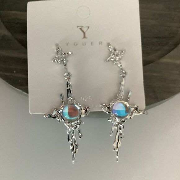 ⭐️SilverTone Cross Melting Moonstone Post back Earrrings. - Picture 10 of 16